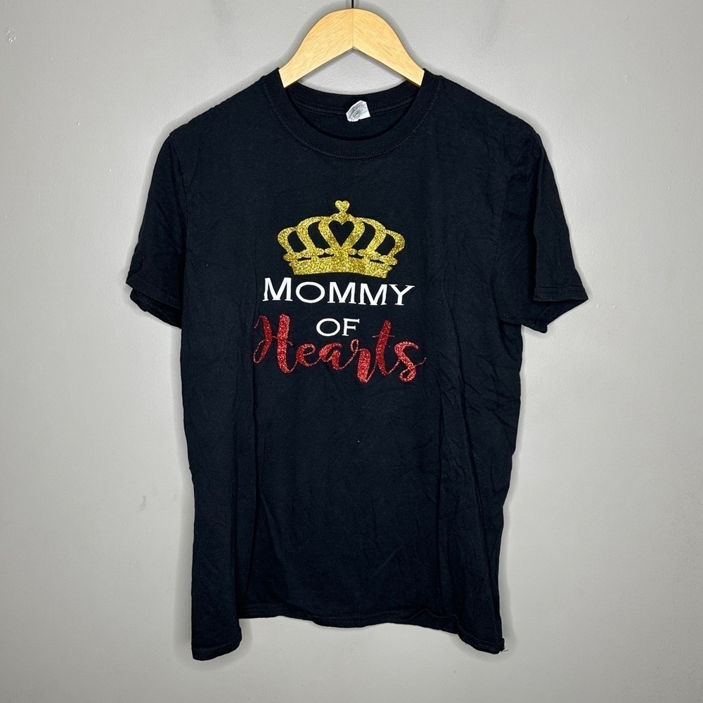 Gildan “mommy of hearts” tshirt